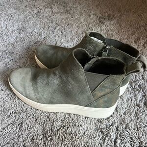 TOMS Olive Green Women's Fashion Sneakers